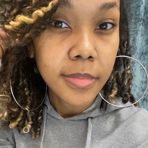 Meet your Posher, Desiree